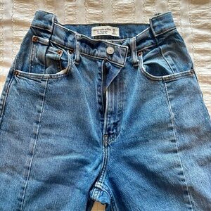 A&F Curve Love high rise 90s relaxed jeans